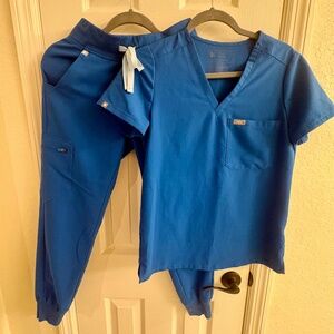 FIGS Scrubs - Bundle 4 Sets